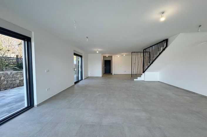 Image No.25-4 Bed Property for sale