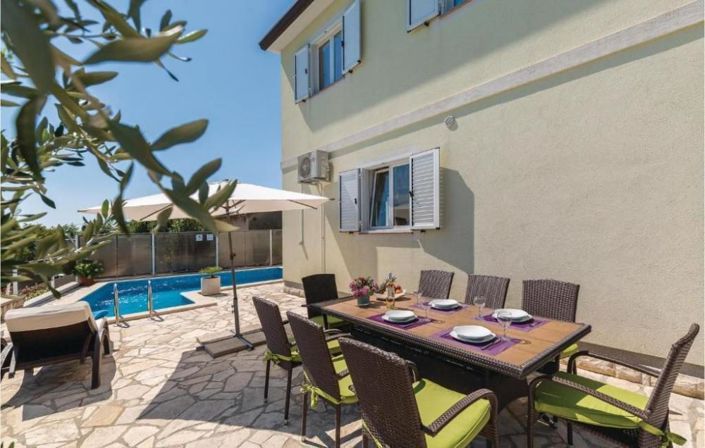 Image No.6-4 Bed Property for sale