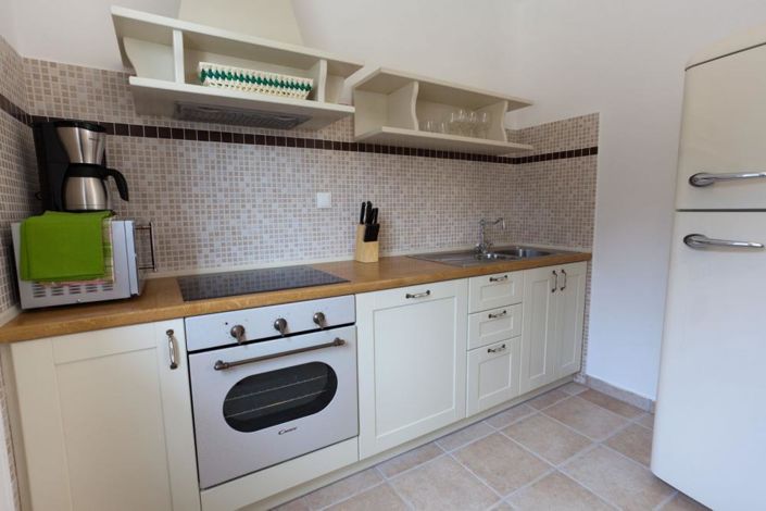 Image No.20-6 Bed Property for sale