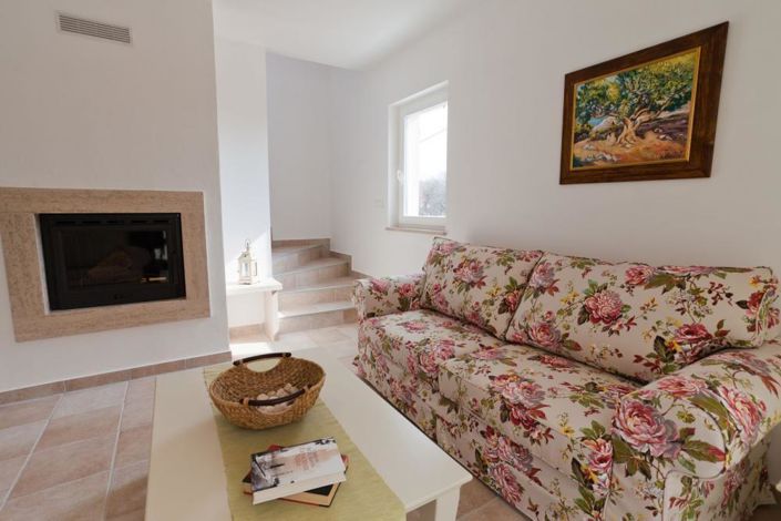 Image No.23-6 Bed Property for sale