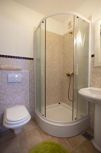 Image No.25-6 Bed Property for sale