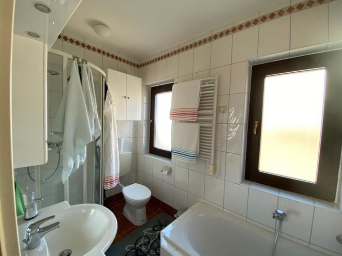 Image No.15-10 Bed Property for sale