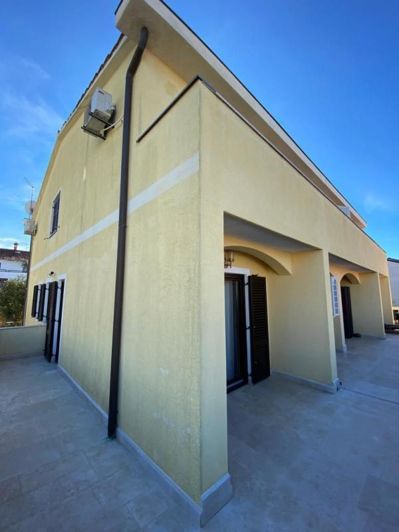 Image No.3-10 Bed Property for sale