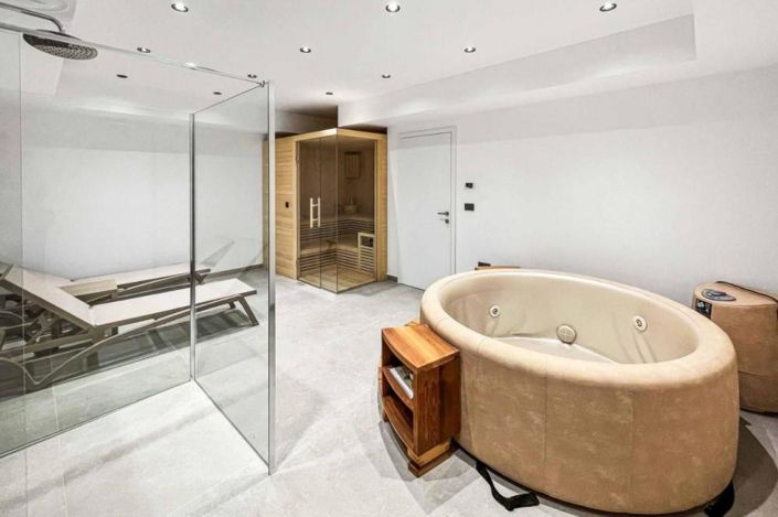 Image No.12-4 Bed Property for sale