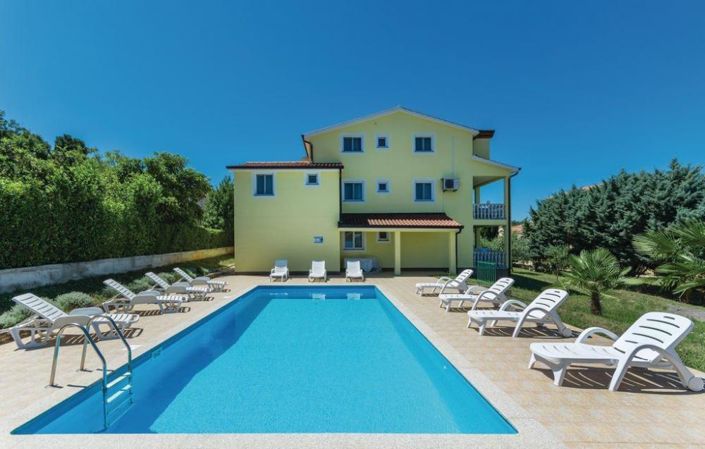 Image No.2-7 Bed Property for sale