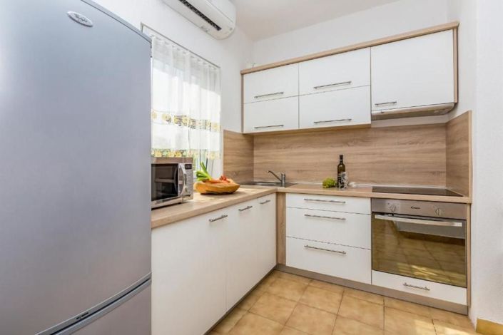 Image No.11-13 Bed Property for sale