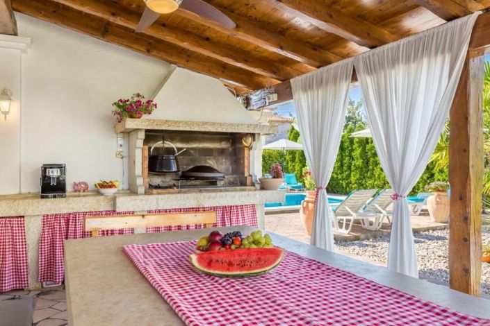 Image No.5-13 Bed Property for sale