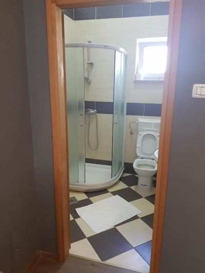 Image No.12-6 Bed Property for sale