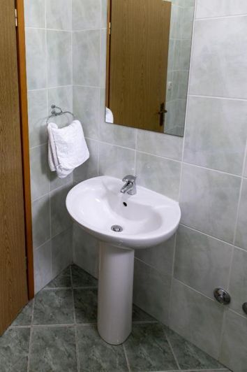 Image No.17-6 Bed Property for sale