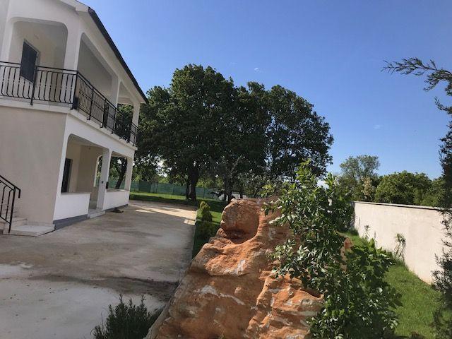 Image No.23-11 Bed Property for sale