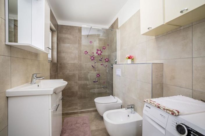 Image No.14-7 Bed Property for sale