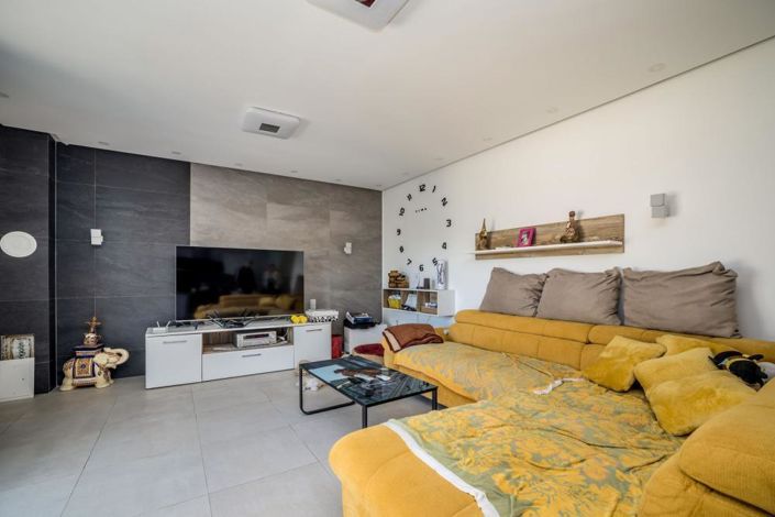 Image No.7-7 Bed Property for sale