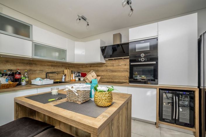 Image No.8-7 Bed Property for sale