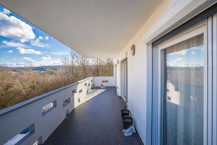 Image No.9-7 Bed Property for sale