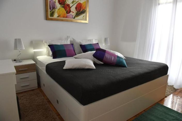 Image No.10-4 Bed Property for sale