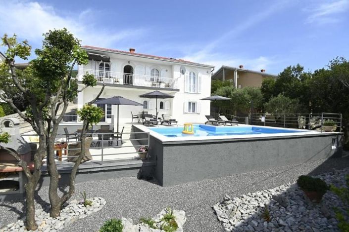 Image No.2-4 Bed Property for sale