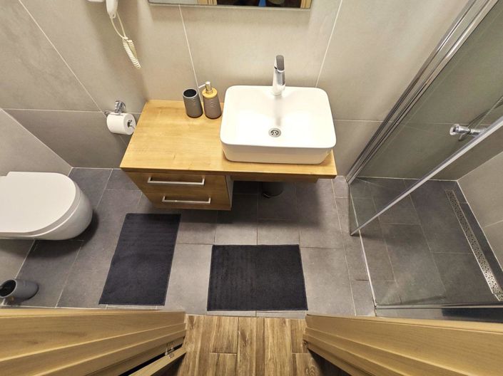 Image No.17-4 Bed Property for sale