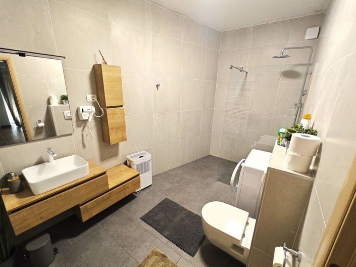 Image No.23-4 Bed Property for sale