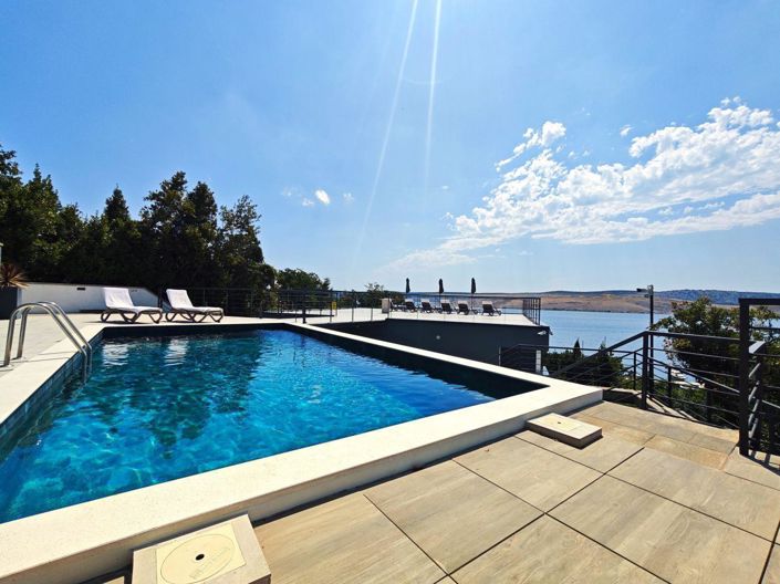 Image No.7-4 Bed Property for sale