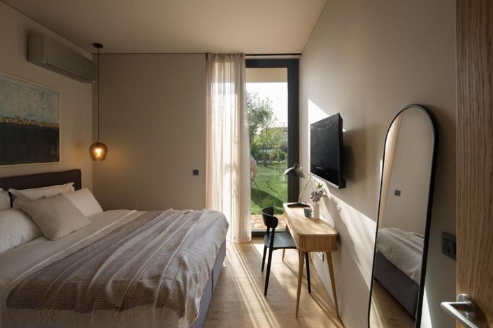 Image No.11-2 Bed Property for sale