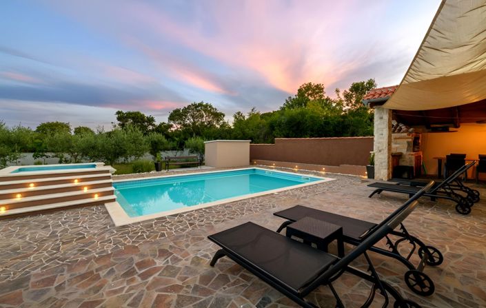 Image No.10-4 Bed Property for sale