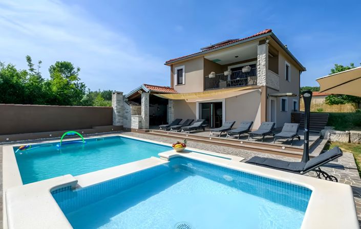 Image No.4-4 Bed Property for sale