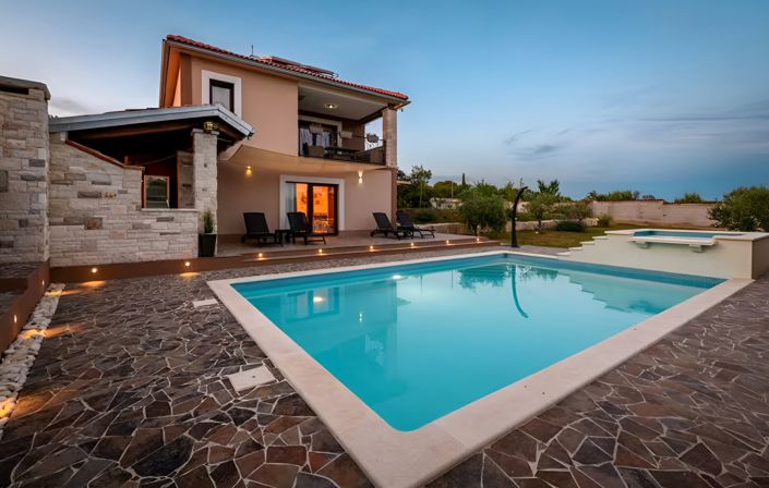 Image No.8-4 Bed Property for sale