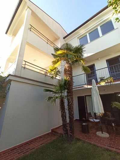 Image No.2-Propriété de 5 chambres à vendre à Rovinj