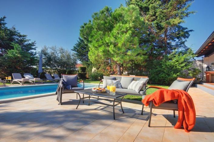 Image No.3-6 Bed Property for sale