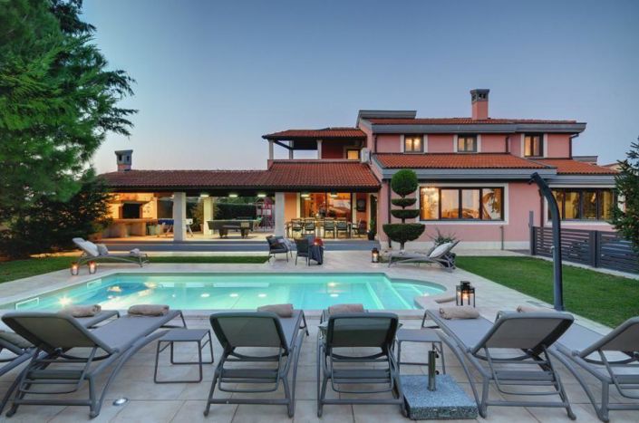 Image No.5-6 Bed Property for sale