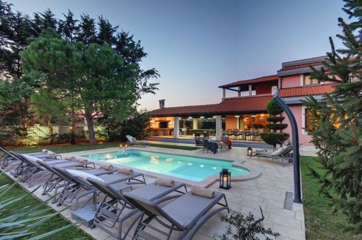 Image No.6-6 Bed Property for sale