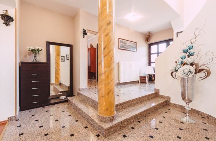 Image No.7-6 Bed Property for sale