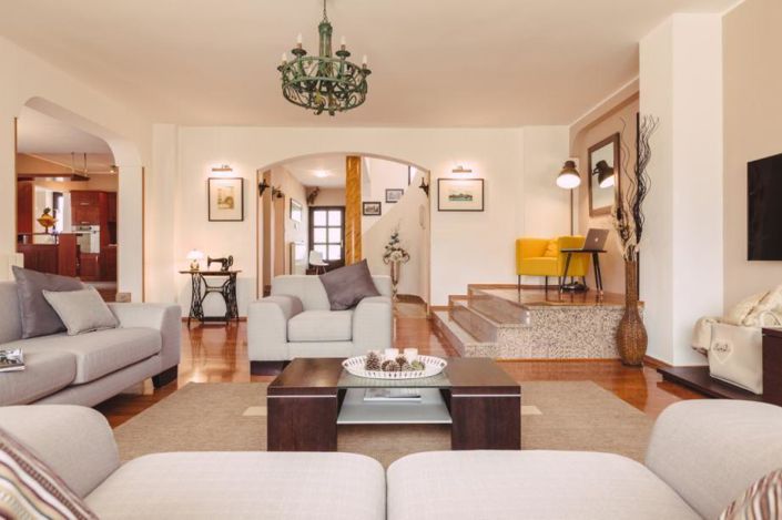 Image No.8-6 Bed Property for sale