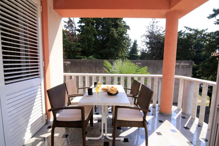 Image No.16-14 Bed Property for sale