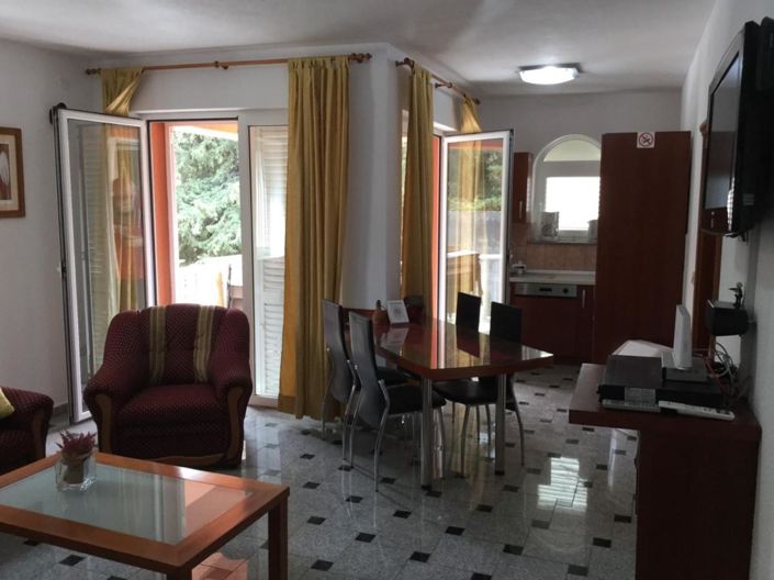 Image No.18-14 Bed Property for sale