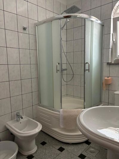 Image No.19-14 Bed Property for sale