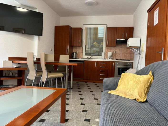 Image No.25-14 Bed Property for sale