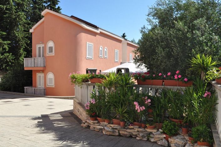 Image No.5-14 Bed Property for sale