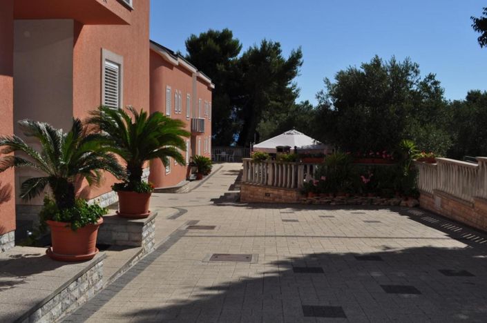 Image No.9-14 Bed Property for sale