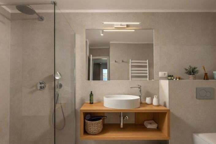 Image No.15-4 Bed Property for sale