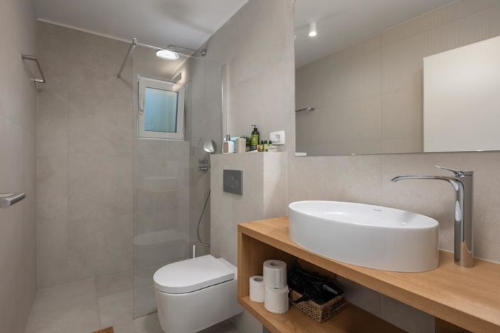 Image No.20-4 Bed Property for sale