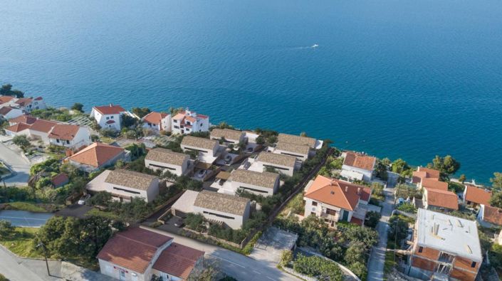 Image No.4-4 Bed Property for sale