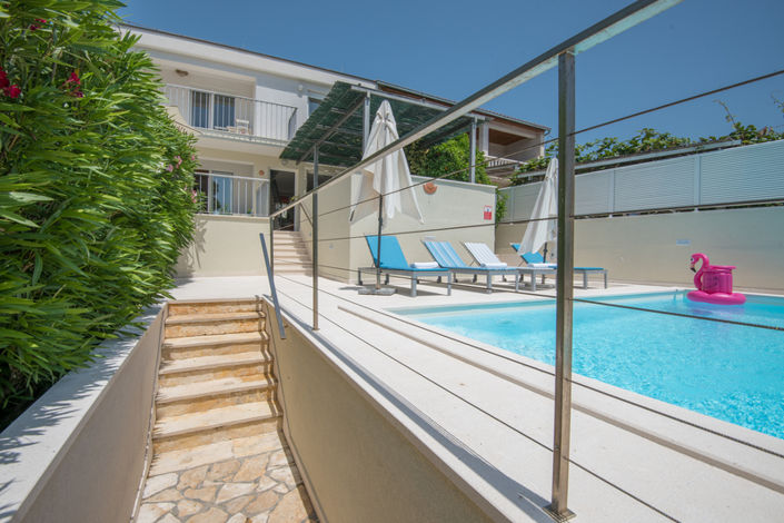 Image No.10-3 Bed Property for sale