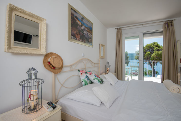 Image No.15-3 Bed Property for sale