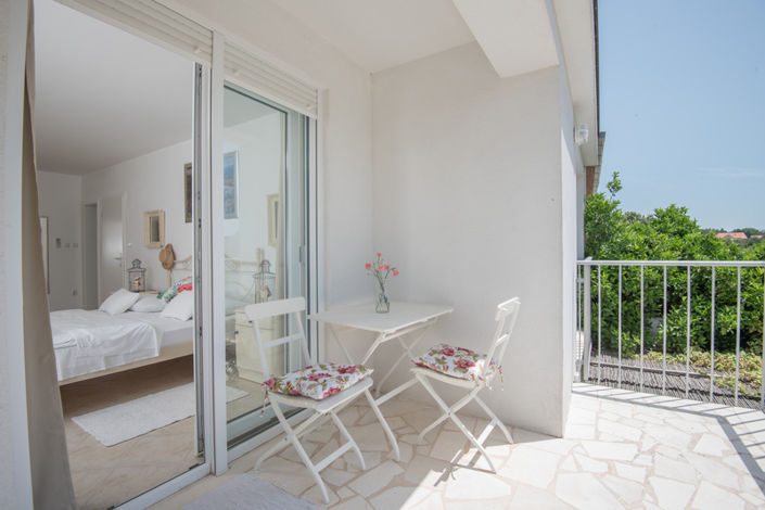 Image No.21-3 Bed Property for sale