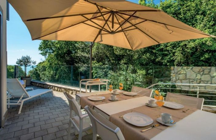 Image No.16-12 Bed Property for sale