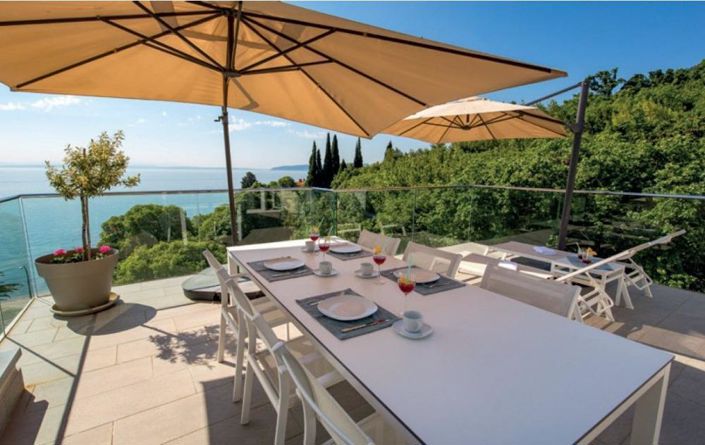 Image No.19-12 Bed Property for sale