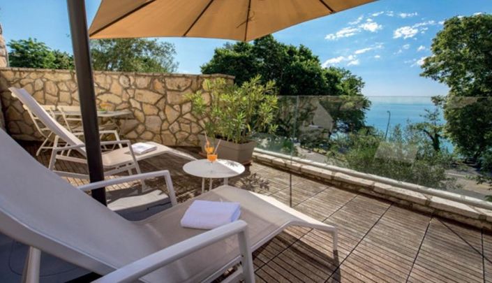 Image No.22-12 Bed Property for sale