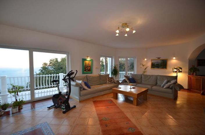 Image No.10-3 Bed Property for sale