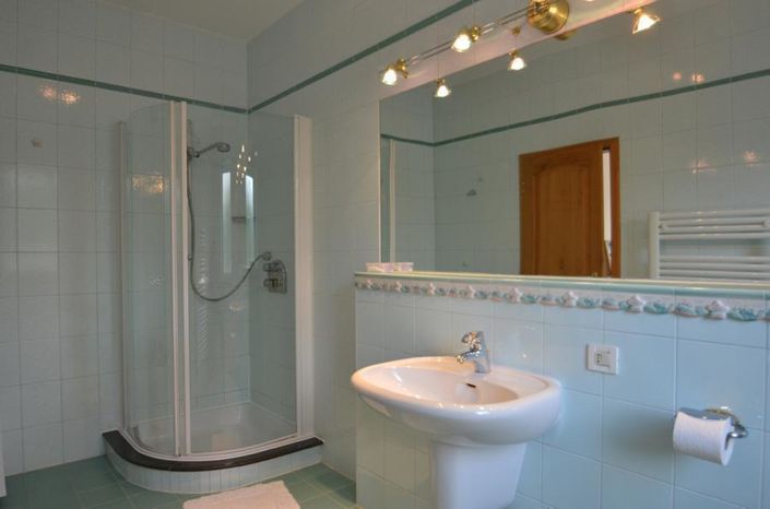 Image No.13-3 Bed Property for sale